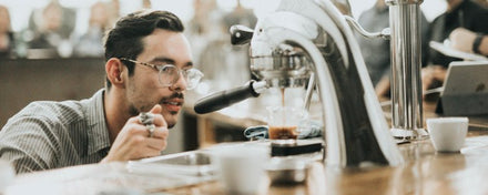 Faire un espresso avec une machine à espresso semi-automatique